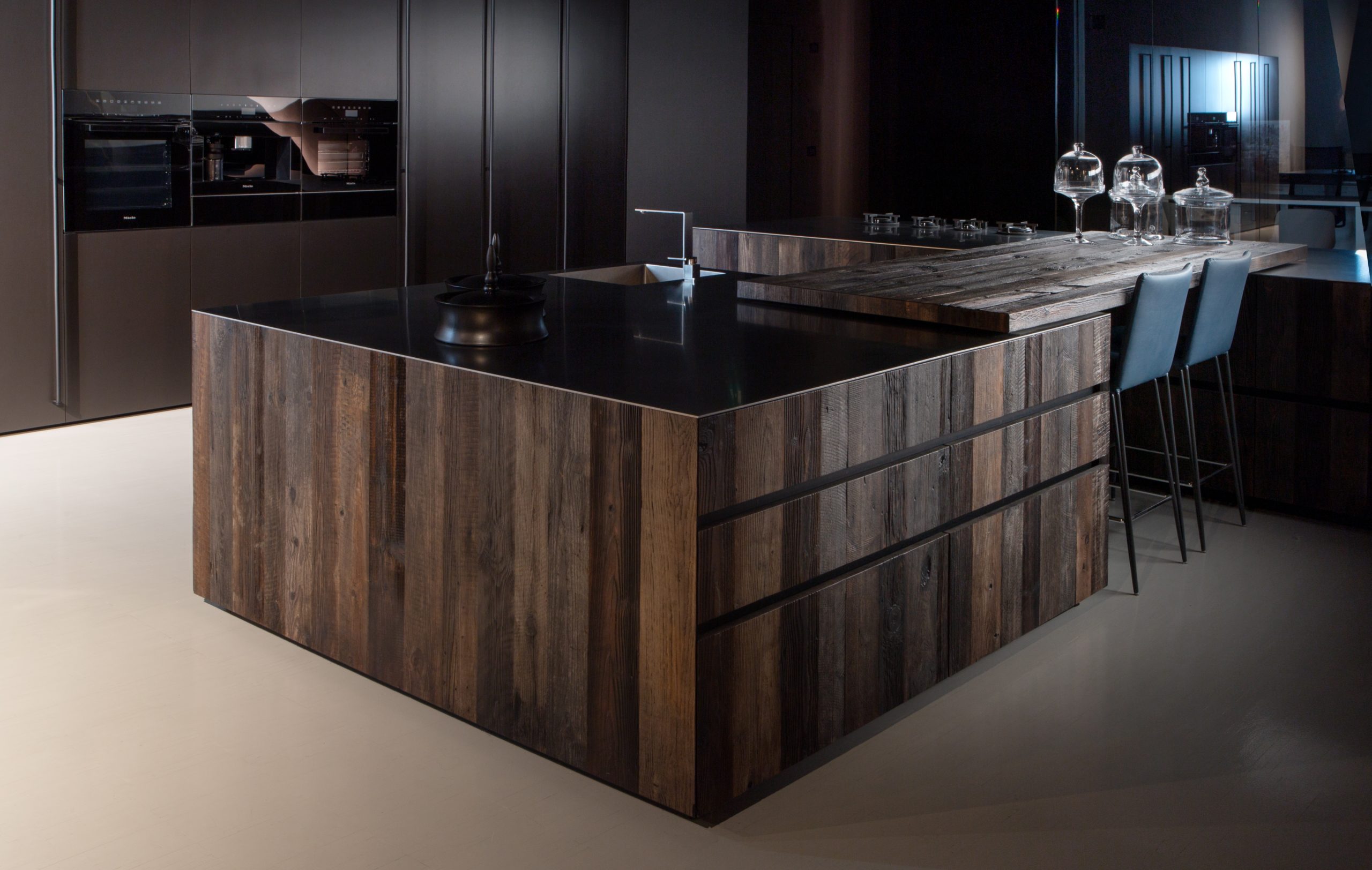 Cucine con penisola e tavolo: idee creative per te